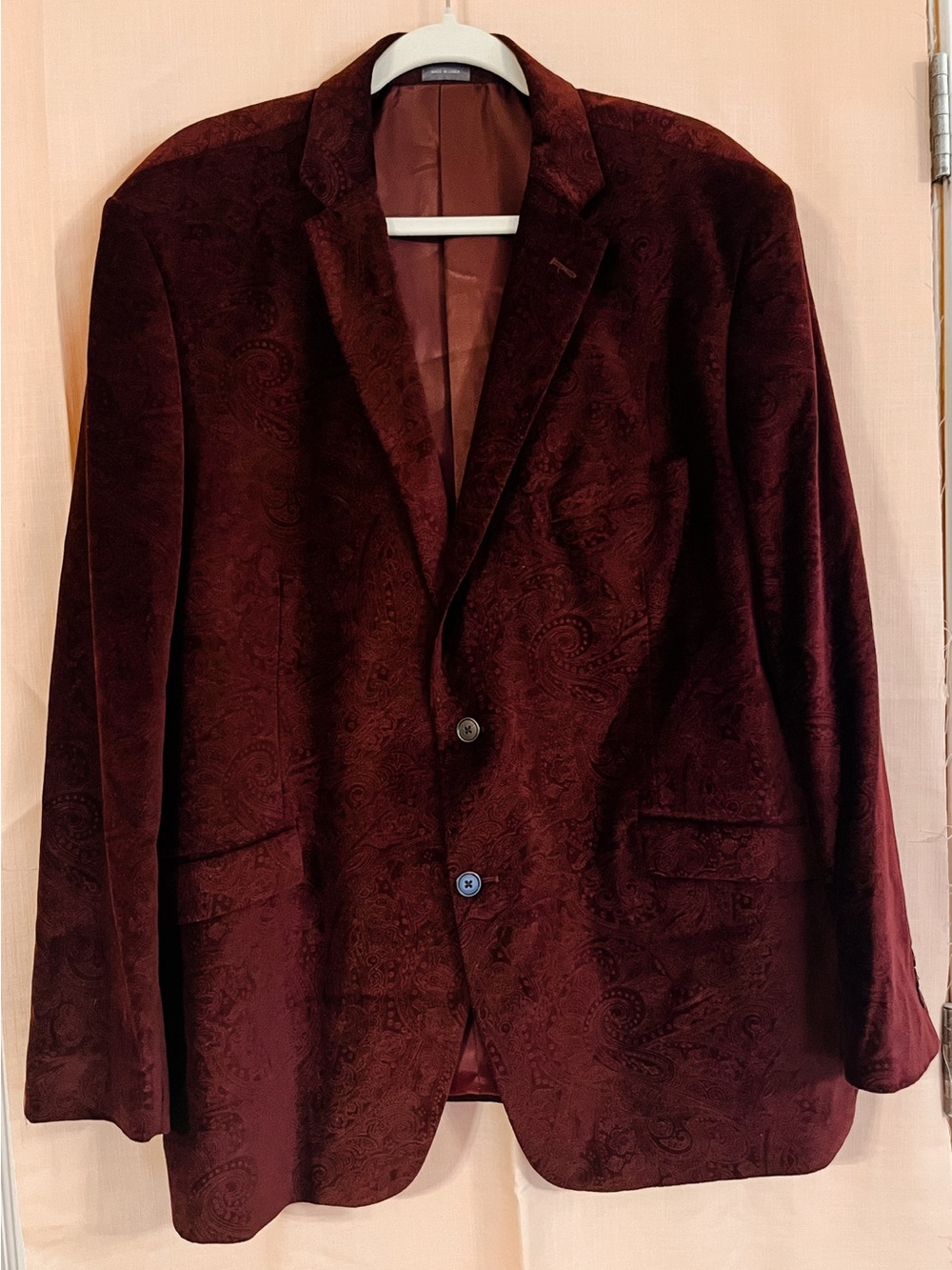 Madison Men's Burgundy Paisley Velvet Blazer